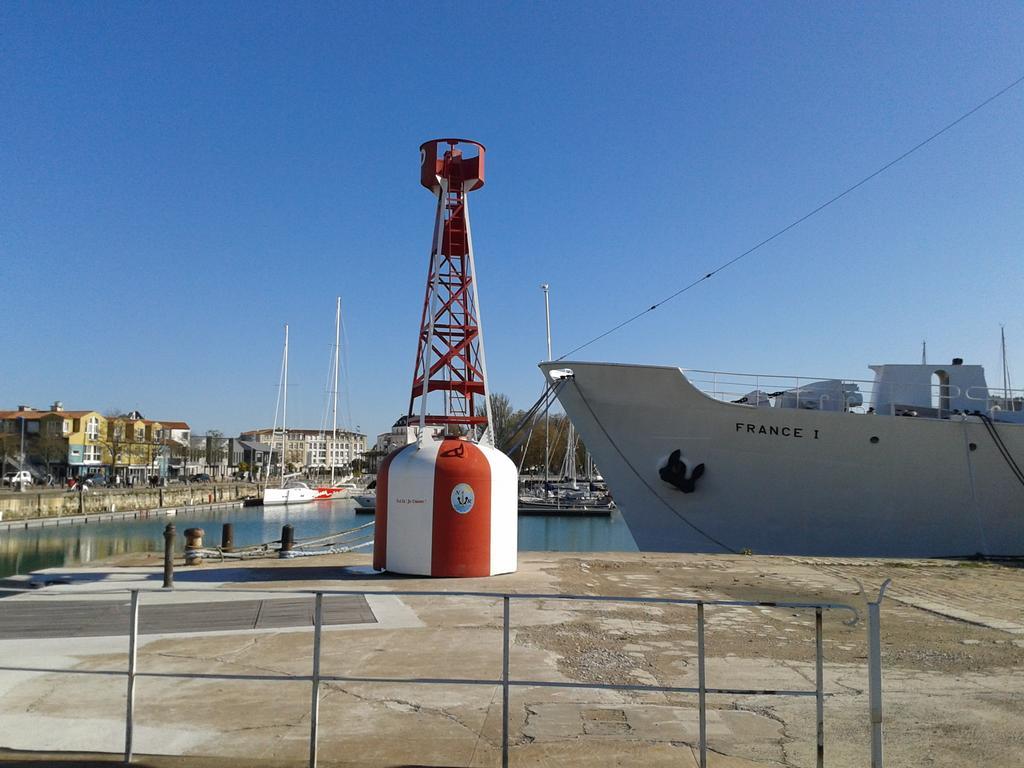 Hotel La Marine, Vieux Port ลาโรแชล ภายนอก รูปภาพ