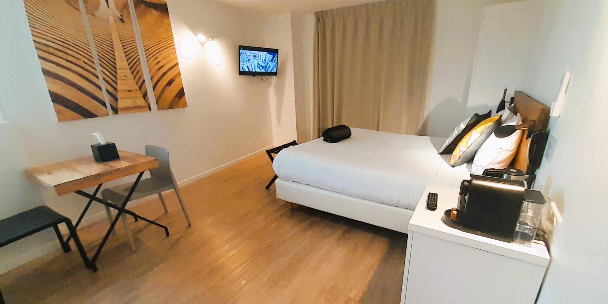 Hotel La Marine, Vieux Port ลาโรแชล ภายนอก รูปภาพ