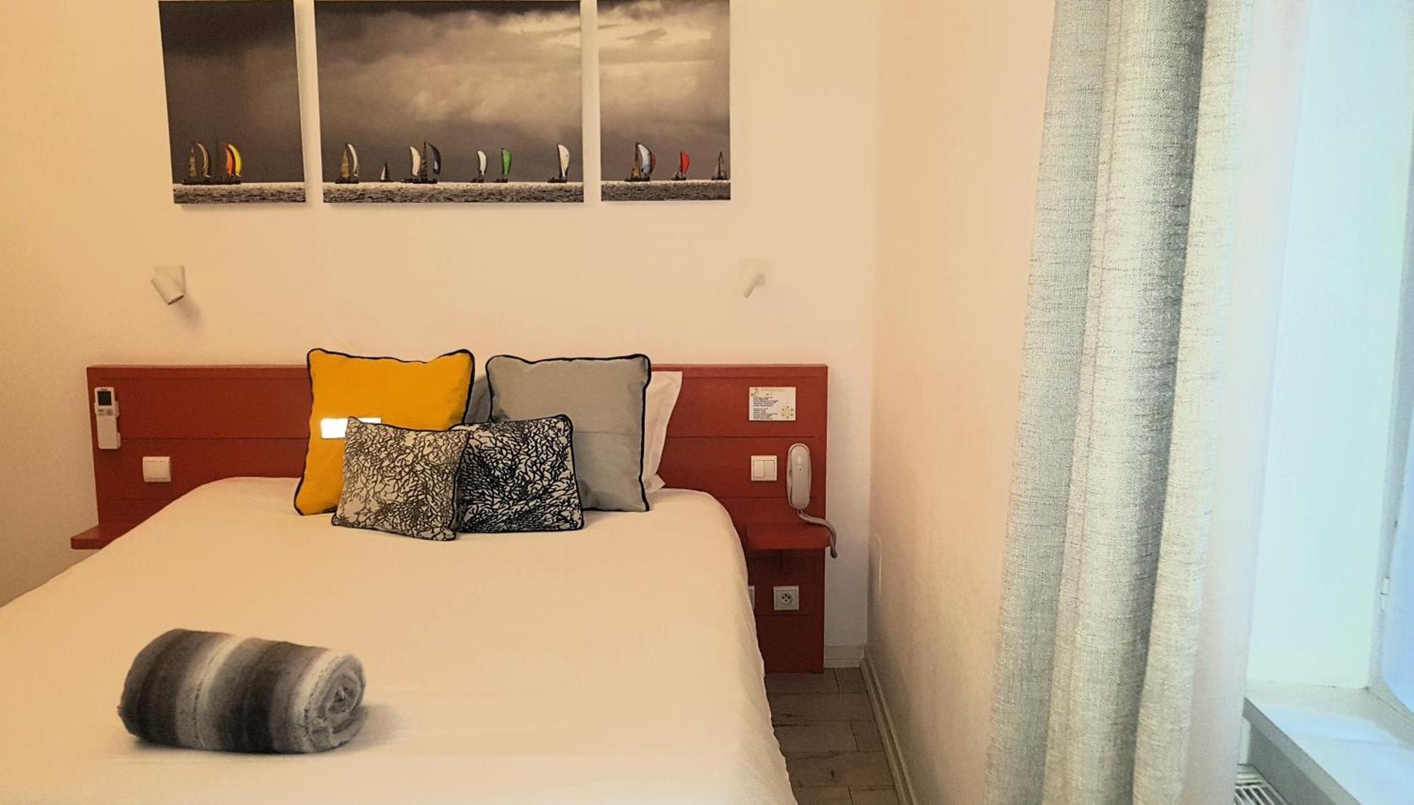 Hotel La Marine, Vieux Port ลาโรแชล ภายนอก รูปภาพ