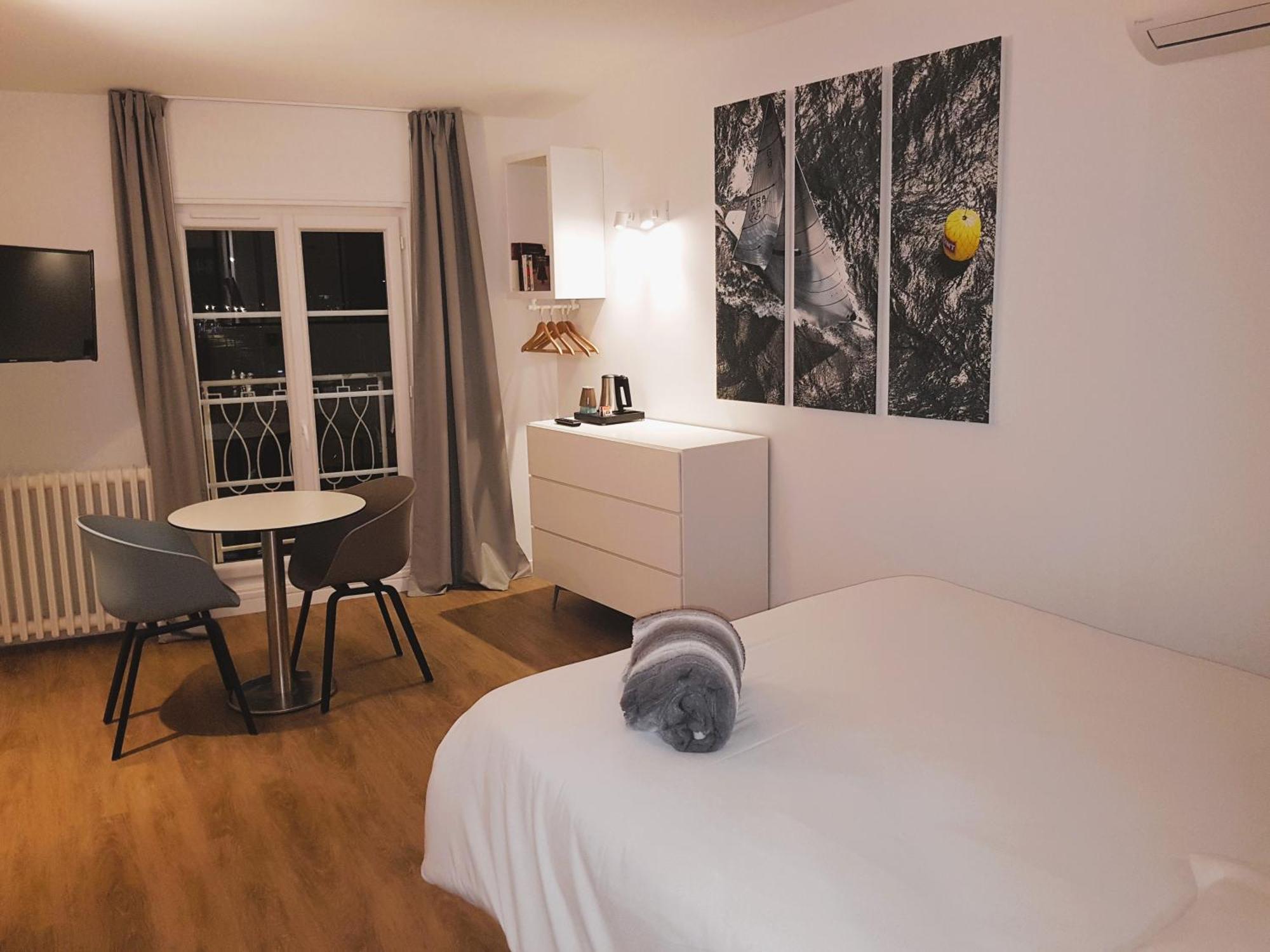 Hotel La Marine, Vieux Port ลาโรแชล ภายนอก รูปภาพ