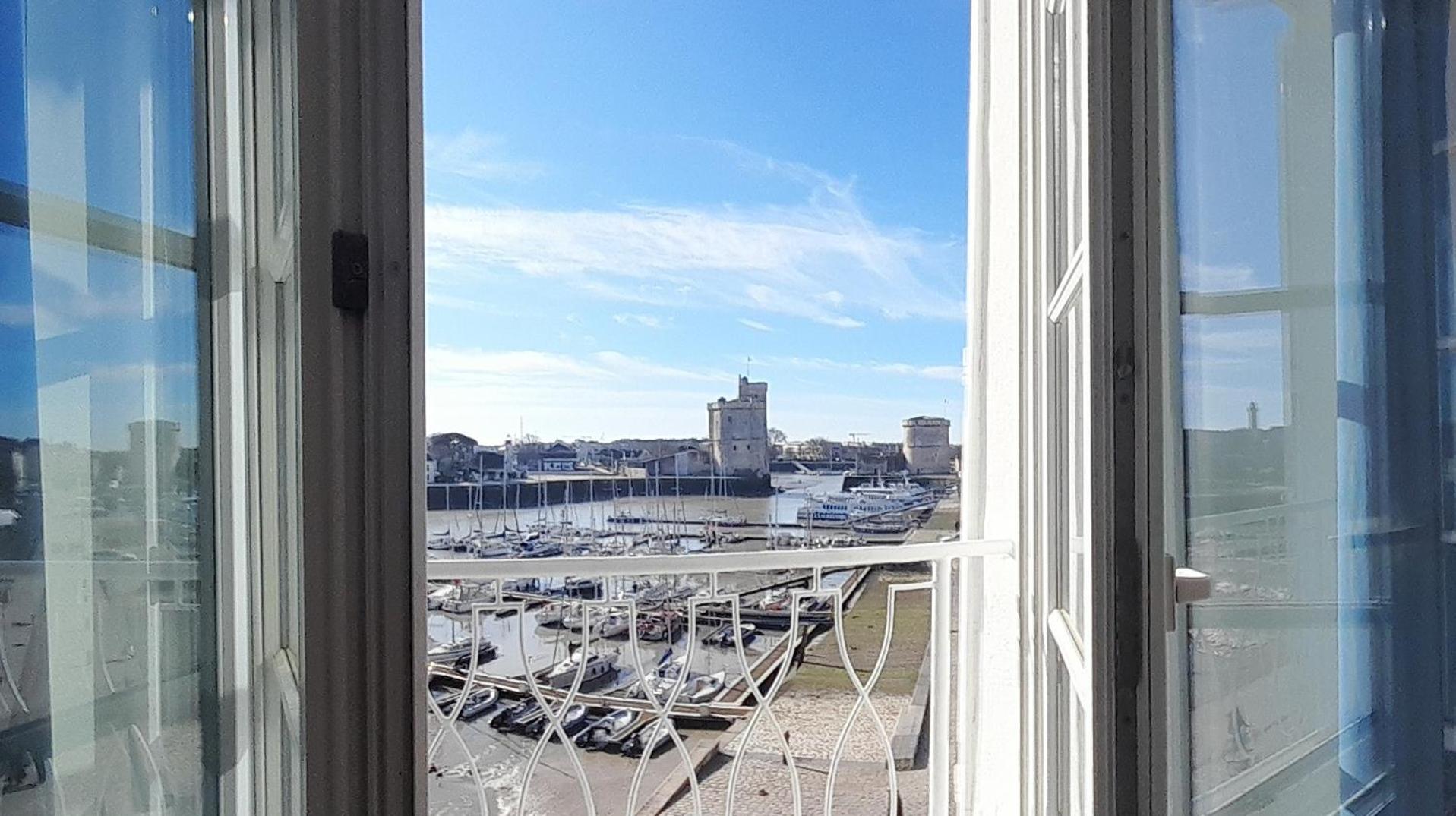 Hotel La Marine, Vieux Port ลาโรแชล ภายนอก รูปภาพ